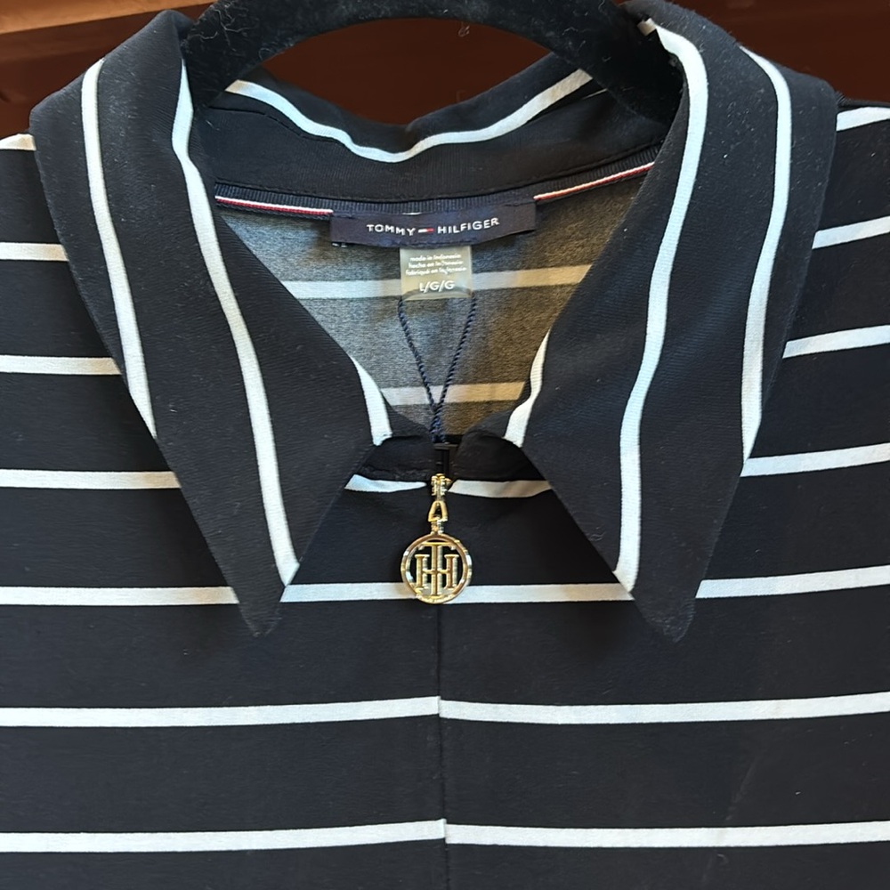 NWT Tommy Hilfiger Women’s LG Sleeveless Collared 1/4 Zip Black/White Stripe Top - Picture 7 of 8